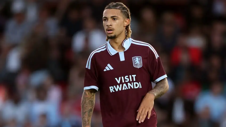 Luka Lynch, jovem atacante do Aston Villa emprestado ao Oxford United